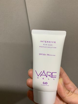 바르셀 톤업 무기자차 자외선차단제 순한 선크림 인텐시브 선 젠 50ml — 5점을 준 리뷰어가 2021년 11월 올린 사용 사진