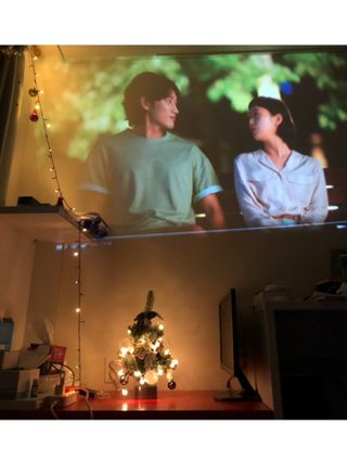 아카라 조명 스위치를 누워서 끄는 방법 (스마트 조명 스위치 2구 + 무선 리모트 스위치 1구 T1, 스마트 허브 E1) — 2.5점을 준 리뷰어가 2021년 12월 올린 사용 사진