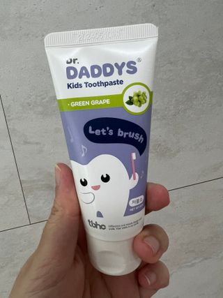닥터데디스 안심저불소 키즈치약 (라즈베리, 청포도향 중 택 1) 60g +  여행용 미니 치약 15g — 5점을 준 리뷰어가 2022년 11월 올린 사용 사진