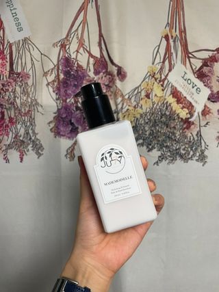줄라이 모닝 _ JULY MORNING 줄라이모닝 하이드레이팅 퍼퓸드 바디앤핸드 에멀젼 — 5점을 준 리뷰어가 2021년 12월 올린 사용 사진