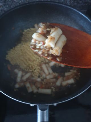 더밥  고추마녀 라볶이 +  나이스미 무설탕 현미후레이크 — 5점을 준 리뷰어가 2021년 10월 올린 사용 사진
