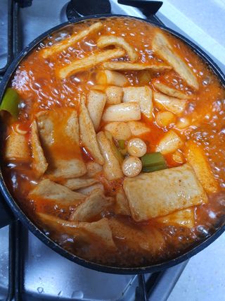 [푸딩팩토리] 떡볶이 베스트 2종_옛날 국물떡볶이 570g / 할매 기름 떡볶이  570g — 5점을 준 리뷰어가 2022년 5월 올린 사용 사진