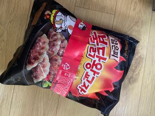 삼양냉동 [삼양] 얇은피불닭왕교자+얇은피까르보불닭왕교자 총4팩 — 5점을 준 리뷰어가 2021년 2월 올린 사용 사진