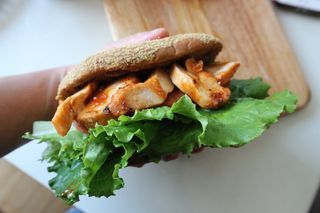 굽네몰 [굽네] 소스가 맛있는 닭가슴살 슬라이스 4종 — 5점을 준 리뷰어가 2021년 4월 올린 사용 사진