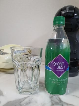 몽베스트 Montbest with Sparkling water Plain 20병 — 4점을 준 리뷰어가 2021년 11월 올린 사용 사진