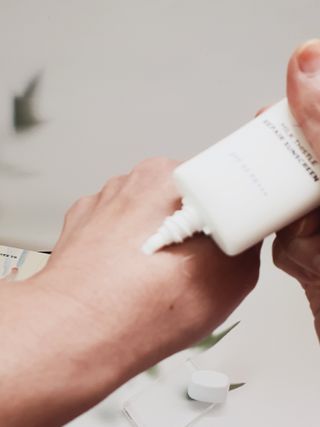 바노바기 코스메틱 바노바기 밀크씨슬 리페어 시카 선스크린 플러스 50ml — 5점을 준 리뷰어가 2023년 2월 올린 사용 사진