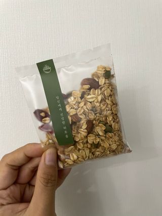 [그래한끼] 무설탕/저당 시리얼타입 수제그래놀라 (40gX10개) — 4.5점을 준 리뷰어가 2022년 8월 올린 사용 사진