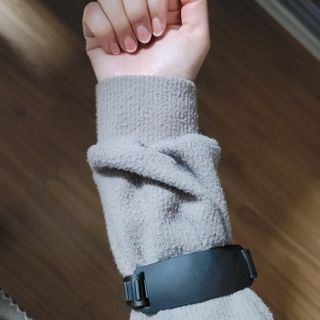 NAROO 스너그그랩 SE1 가볍고 통기성 좋은 엘보 팔꿈치 보호대 — 5점을 준 리뷰어가 2023년 4월 올린 사용 사진