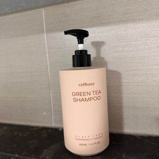 프리마인 더이상 뻣뻣하고 효과없는 탈모샴푸는 NO. 근본부터 케어하는 셀베이스 그린티샴푸(500ml) — 4점을 준 리뷰어가 2023년 3월 올린 사용 사진
