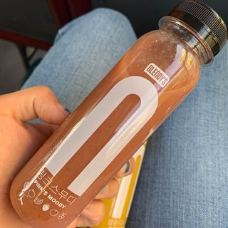 BLENDY'S 핑크 스무디+블론디 스무디 — 5점을 준 리뷰어가 2021년 11월 올린 사용 사진