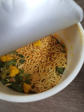 NISSIN 닛신 컵누들  4종 - 씨푸드오리지날, 씨푸드 스파이시, 씨푸드 커리, 씨푸드 XO소스 — 5점을 준 리뷰어가 2023년 1월 올린 사용 사진