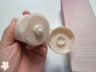 [휴랑] 오미자 2,000알로 피부 생기를 채워주는 밸런싱 크림 — 4점을 준 리뷰어가 2021년 10월 올린 사용 사진