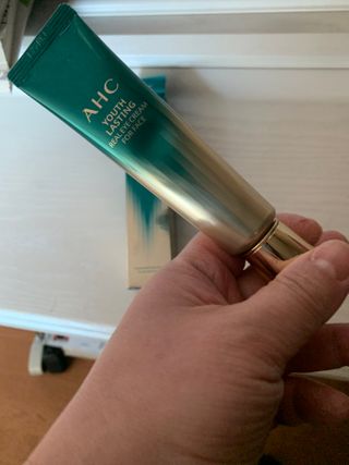 [NEW 탄력유턴 아이크림] AHC 유스 래스팅 리얼 아이크림 포 페이스 — 5점을 준 리뷰어가 2021년 2월 올린 사용 사진
