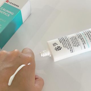 리더스코스메틱 리더스 카밍 바이오틱스 선 에센스 SPF 50+ PA++++ — 3점을 준 리뷰어가 2022년 6월 올린 사용 사진