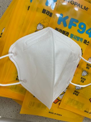 아토팜 블라블라 황사방역 마스크 KF94 — 4점을 준 리뷰어가 2021년 9월 올린 사용 사진