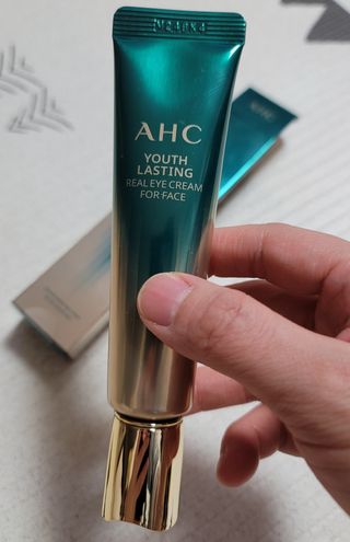 [NEW 탄력유턴 아이크림] AHC 유스 래스팅 리얼 아이크림 포 페이스 — 5점을 준 리뷰어가 2021년 1월 올린 사용 사진
