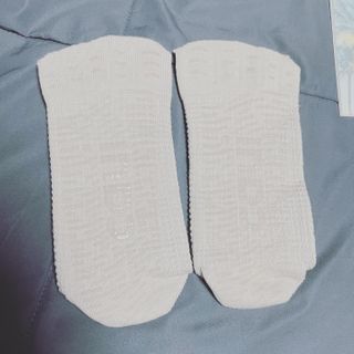 카우아이 필라테스 기어 / 스튜디오 운동을 도와주는 일체형 논슬립 발가락 양말 — 4점을 준 리뷰어가 2021년 1월 올린 사용 사진
