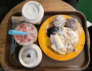 카페 더달달 [더달달 역삼점] 팬케이크 or 와플 + 음료2 + 쇼콜라1 — 5점을 준 리뷰어가 2021년 11월 올린 사용 사진