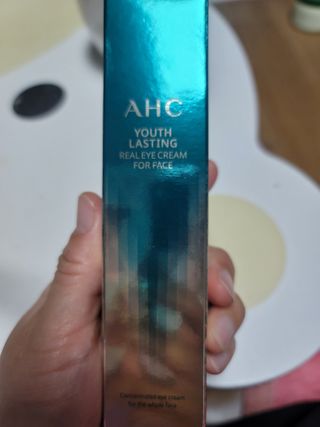 [NEW 탄력유턴 아이크림] AHC 유스 래스팅 리얼 아이크림 포 페이스 — 5점을 준 리뷰어가 2021년 2월 올린 사용 사진