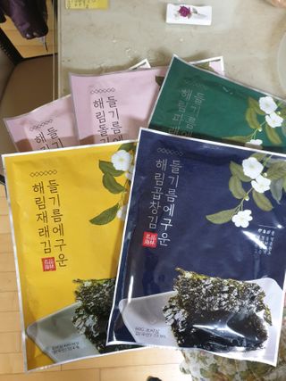[해림맛김] 들기름에 구운 바삭바삭 김 4종 세트 + 1종 랜덤발송 총5개입 — 5점을 준 리뷰어가 2021년 2월 올린 사용 사진