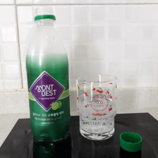 몽베스트 Montbest with Sparkling water Lime20병 — 3점을 준 리뷰어가 2022년 8월 올린 사용 사진
