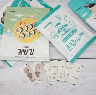 해풀잎 누구나 김밥*1ea [(혼합야채 35g *1ea,  김밥김 (5g, 5ea),  양념간장 (6g, 5ea), 참기름(5g, 2ea)] — 4점을 준 리뷰어가 2022년 5월 올린 사용 사진