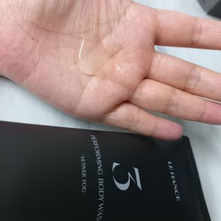 르핸스 퍼포밍 3 바디워시 비반트포렛/베티버포그 — 5점을 준 리뷰어가 2022년 11월 올린 사용 사진