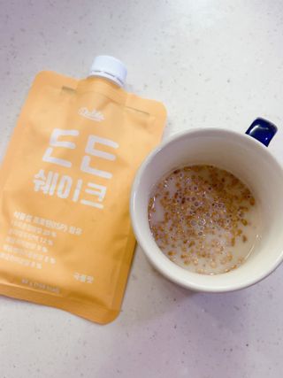 [덜다] 든든 식물성 단백질 쉐이크 40g X 7입 (곡물/딸기) — 4점을 준 리뷰어가 2023년 8월 올린 사용 사진