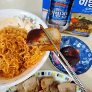 팔도비빔장 시그니처 380g 2개 — 5점을 준 리뷰어가 2022년 2월 올린 사용 사진