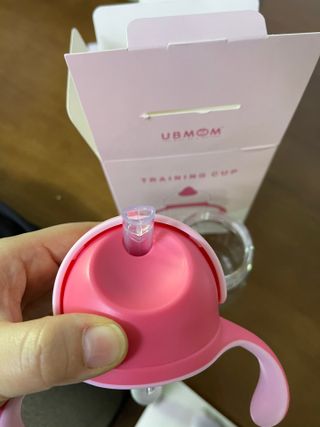 유비맘 트라이탄 코니빨대컵_컬러 랜덤 발송 — 5점을 준 리뷰어가 2021년 4월 올린 사용 사진