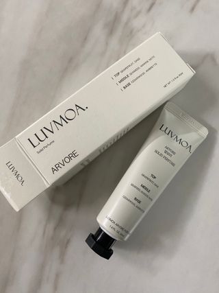 러브모아 향수 고체향수 승무원 고체향수 바르는 향수 니치향수 도손 우드세이지 앤 씨솔트 — 5점을 준 리뷰어가 2022년 12월 올린 사용 사진