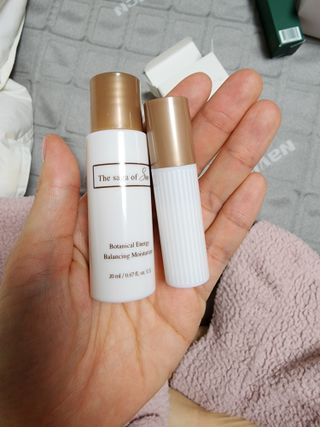 더사가오브수 [사가수] 효혜윤 보태니컬 에너지 에센스인로션 20ml /아이포올 스틱 3g — 5점을 준 리뷰어가 2023년 2월 올린 사용 사진