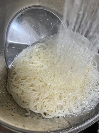 [한면원] 비빔국수 2인분 — 5점을 준 리뷰어가 2022년 8월 올린 사용 사진