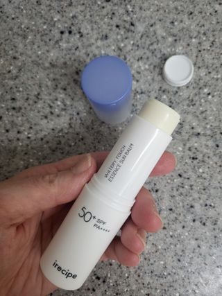아이레시피 워터리터치 에센스 선 밤 [SPF50+/PA++++] — 3.5점을 준 리뷰어가 2023년 7월 올린 사용 사진