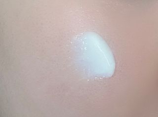 MF[스킨1004] 마다가스카르 센텔라 히알루-시카 워터핏 선세럼 50ml — 4점을 준 리뷰어가 2024년 5월 올린 사용 사진