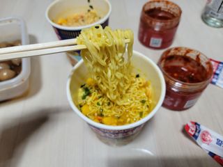 NISSIN 닛신 컵누들  4종 - 씨푸드오리지날, 씨푸드 스파이시, 씨푸드 커리, 씨푸드 XO소스 — 4.5점을 준 리뷰어가 2022년 5월 올린 사용 사진