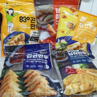 (주)성경순만두 곤약만두.콘치즈만두,삼각당면만두,당면 야끼만두,대구전통 납작만두,떡뽁이 매콤소스,달콤소스 — 5점을 준 리뷰어가 2023년 4월 올린 사용 사진