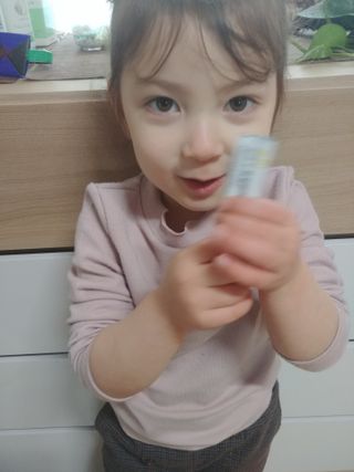 잇츠핏 프로바이오틱스 키즈 유산균 — 5점을 준 리뷰어가 2021년 3월 올린 사용 사진