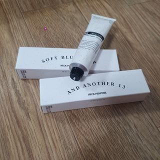 멈칫(MUMCHIT) 넥퍼퓸 NECKPERFUME 2가지 향 — 5점을 준 리뷰어가 2021년 12월 올린 사용 사진