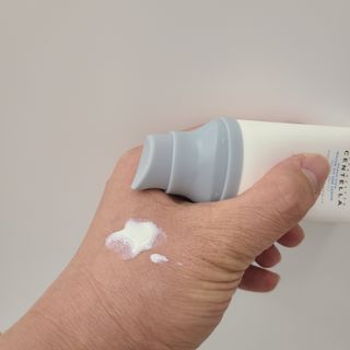[스킨1004] 마다가스카르 센텔라 히알루-시카 워터핏 선세럼 50ml — 5점을 준 리뷰어가 2024년 5월 올린 사용 사진