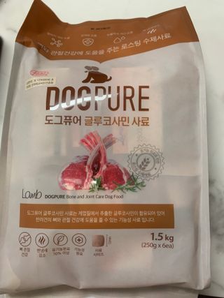도그퓨어 피부와모질/혼합유산균/글루코사민 유기농 로스팅 사료 — 5점을 준 리뷰어가 2021년 9월 올린 사용 사진