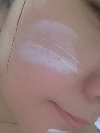 [스킨1004] 마다가스카르 센텔라 히알루-시카 워터핏 선세럼 50ml — 4점을 준 리뷰어가 2024년 5월 올린 사용 사진