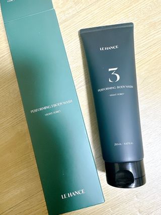 르핸스 퍼포밍 3 바디워시 비반트포렛/베티버포그 — 4.5점을 준 리뷰어가 2022년 12월 올린 사용 사진