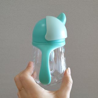 유비맘 트라이탄 코니빨대컵_컬러 랜덤 발송 — 4점을 준 리뷰어가 2021년 1월 올린 사용 사진