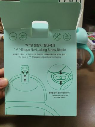 유비맘 트라이탄 코니빨대컵_컬러 랜덤 발송 — 5점을 준 리뷰어가 2020년 12월 올린 사용 사진