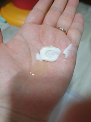 mom e 맘이 내추럴 베이비 케어 크림+바디오일 — 5점을 준 리뷰어가 2021년 1월 올린 사용 사진