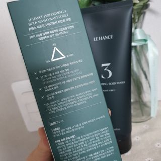 르핸스 퍼포밍 3 바디워시 비반트포렛/베티버포그 — 5점을 준 리뷰어가 2023년 1월 올린 사용 사진