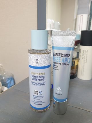 조아산코스메틱 승비 에센스 프리아포 오리엔탈 허브 크림 + 승비 에센스 프리아포 오리엔탈 허브 스킨 SET — 5점을 준 리뷰어가 2021년 11월 올린 사용 사진