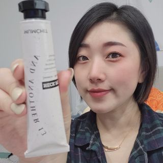 멈칫(MUMCHIT) 넥퍼퓸 NECKPERFUME 2가지 향 — 4점을 준 리뷰어가 2021년 11월 올린 사용 사진