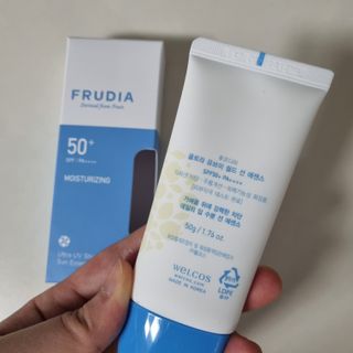 틱톡 [후르디아] 백탁NO! 화잘먹 수분광 선 에센스✨ — 5점을 준 리뷰어가 2023년 6월 올린 사용 사진